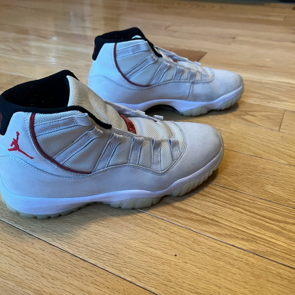 Size 8 Jordan Platinum Tint. USED CONDITION NO LACES